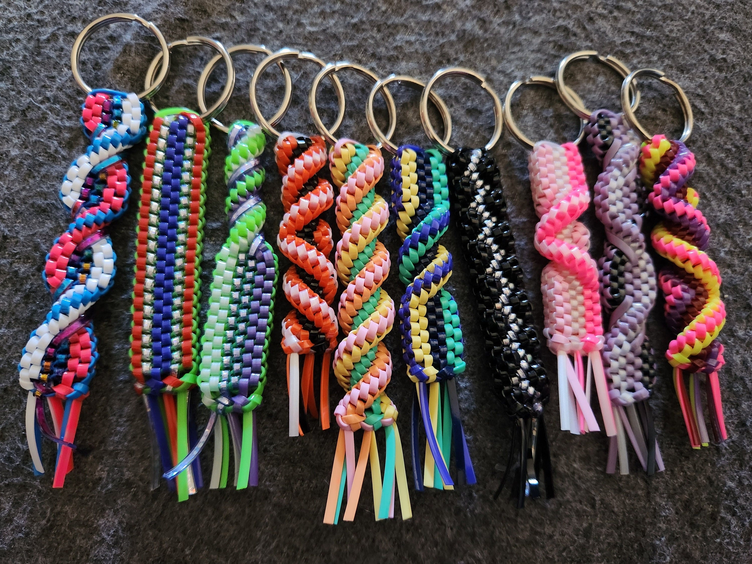 Personalized Braided Keyrings Boondoggle Keychain, Gimp Plastic Lacing  Keychain, Back to School, Gifts for Kids, Scoubidou String Keychain 