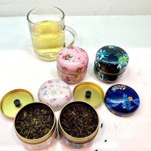 Set of four Metal tea caddies with inner lid image 3