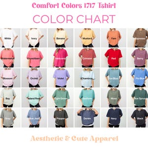 Puede incluir: Una carta de colores de camisetas Comfort Colors 1717 en varios colores, incluyendo blanco, marfil, pl&aacute;tano, mostaza, &ntilde;ame, espresso, sand&iacute;a, crunchberry y m&aacute;s. El texto "Aesthetic & Cute Apparel" est&aacute; en la parte inferior.
