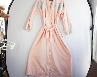 VTG Apostrophe Golden Girls Peach Floral Embroidered Fleece Robe Bathrobe Large