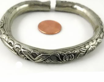 Antique Chinese Silver Rattle Bangle Bracelet Intricate Decorative Design