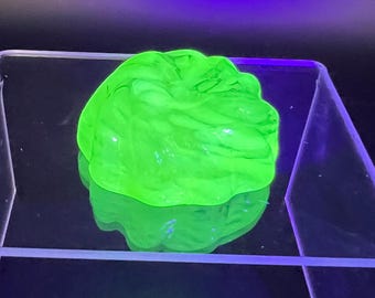 UV Reactive 395 Light Green Glass Swirl Marble Holder