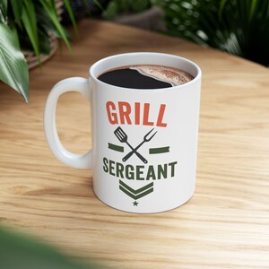 Grill Sergeant Tasse - Lustige BBQ Dad Tasse - Kaffeetasse für Grill Meister, Vatertagsgeschenk für Papa, Pit Boss, Gartenkoch, Grillliebhaber Bild 5