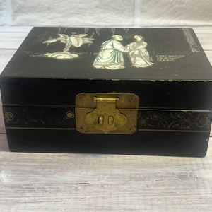 Vintage China box hand painted 50s with nacre