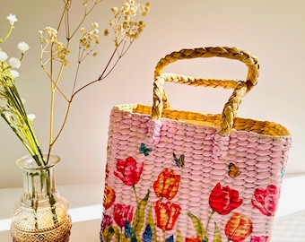 Bolso tote de algas marinas tejido a mano: diseño floral de tulipanes, estilo bohemio veraniego