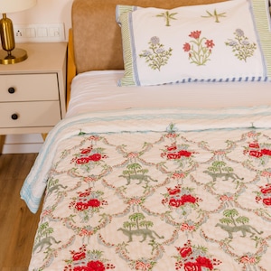 Luipaard en de boom-quilt | Katoenen beddengoed met handblok en print |  Minimalistische omkeerbare plaid |