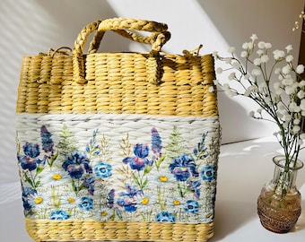 Handwoven Seagrass Floral Bag: Boho Summer Handbag