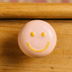 Pink Smiley Ceramic Drawer Knob, Cute Cabinet Pull, Pink Dresser Handle, Whimsical Furniture Hardware, Dopamine Decor, Playful Home Accent