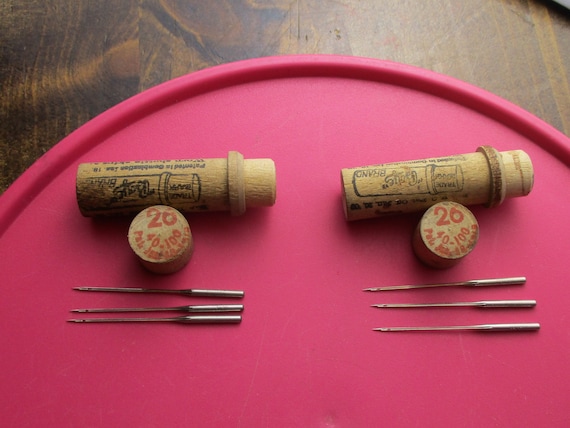 Boye Antique #2 30-80 Sewing Machine Needles in Round Wooden Case Tube 4 