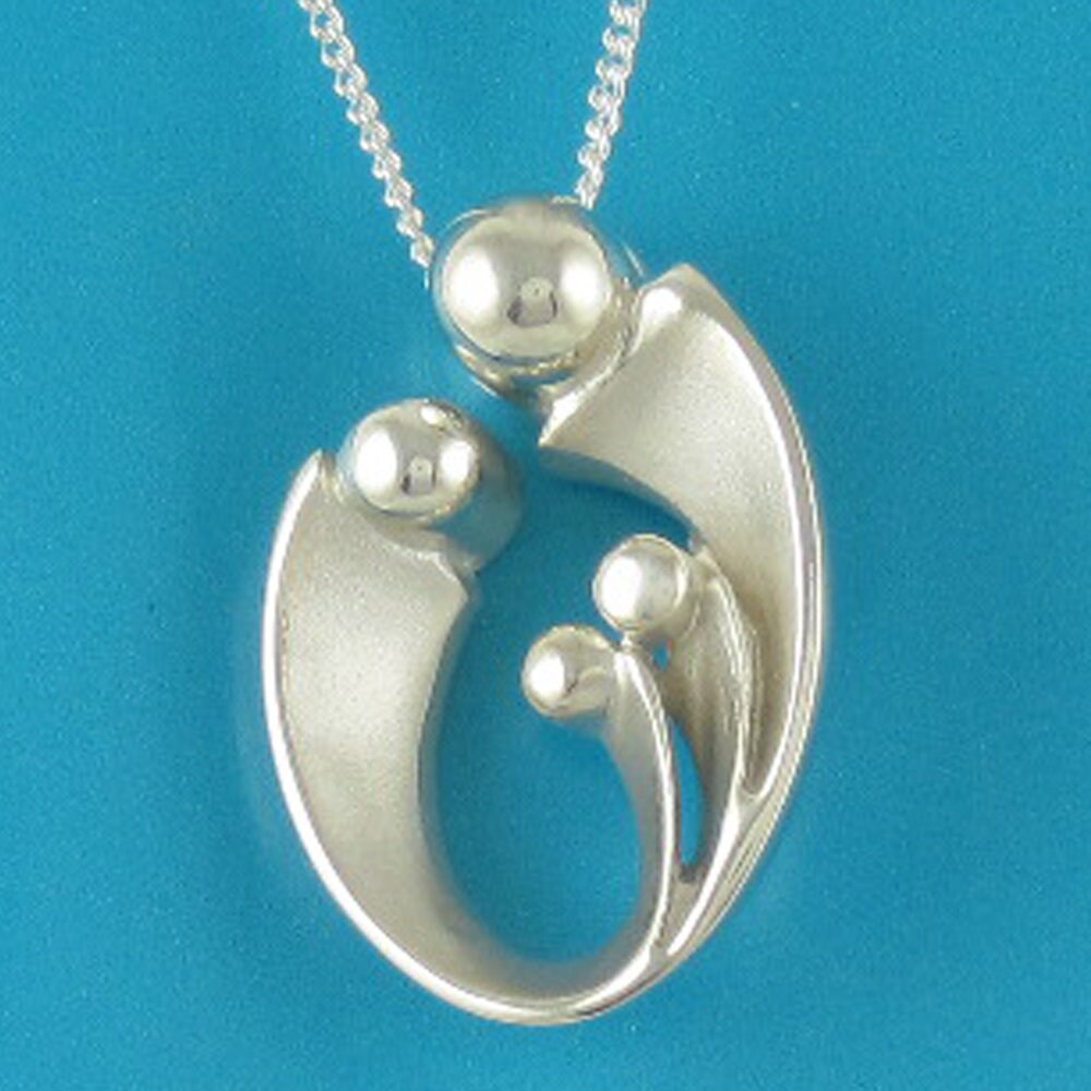 mom-of-three-children-mothers-pendant-with-chain-silver-family-of