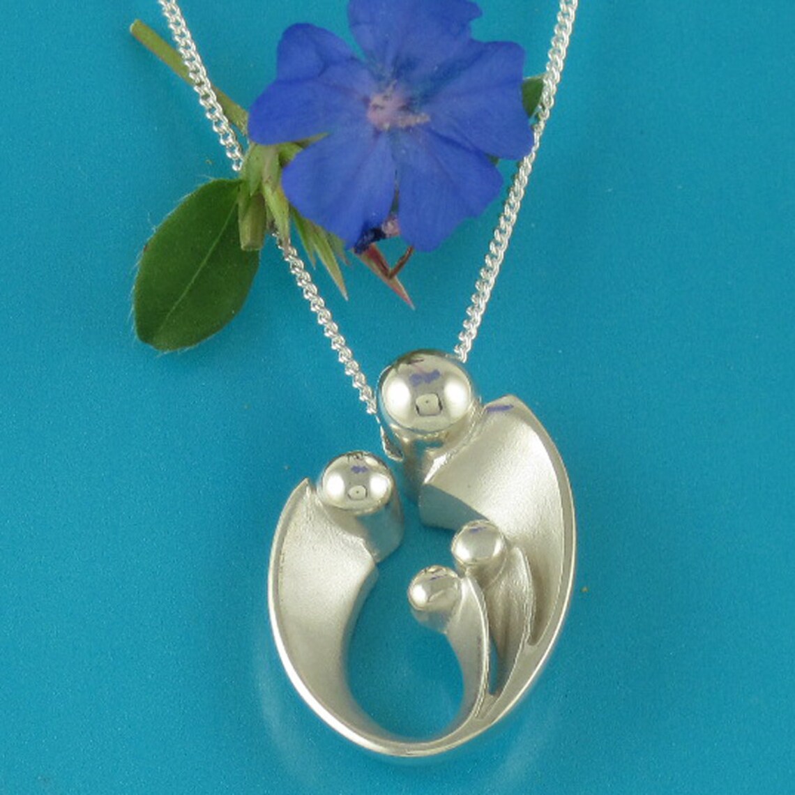 mom-of-three-children-mothers-pendant-with-chain-silver-family-of