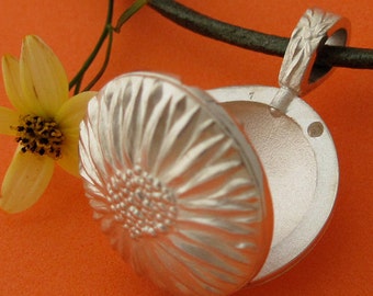 SUNFLOWER Picture Locket, Round Silver Locket, Hand Engraved Sunflower - Tournesol Jewelry Collection