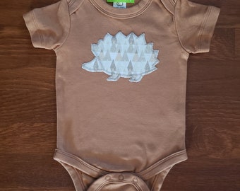 Organic cotton infant bodysuit with Hedgehog applique