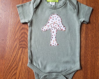 Organic cotton infant bodysuit with Mushroom applique