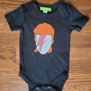 Organic cotton infant bodysuit appliqued with Bowie