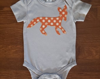 Organic cotton infant bodysuit with Fox applique