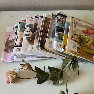 11 patrones diferentes de bolsos, carteras, bolsos de mano y bolsos para computadora portátil para coser y hacer con patrones de McCalls, See and Sew, Simplicity, Vogue / manualidades