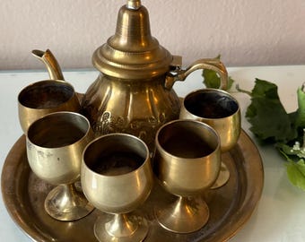 Small Brass Teapot Or Alcohol Dispenser And Cups, Tray : Made In India