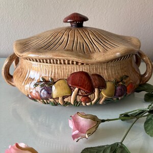 1970s Arnels Mold Mushroom Covered Casserole Dish