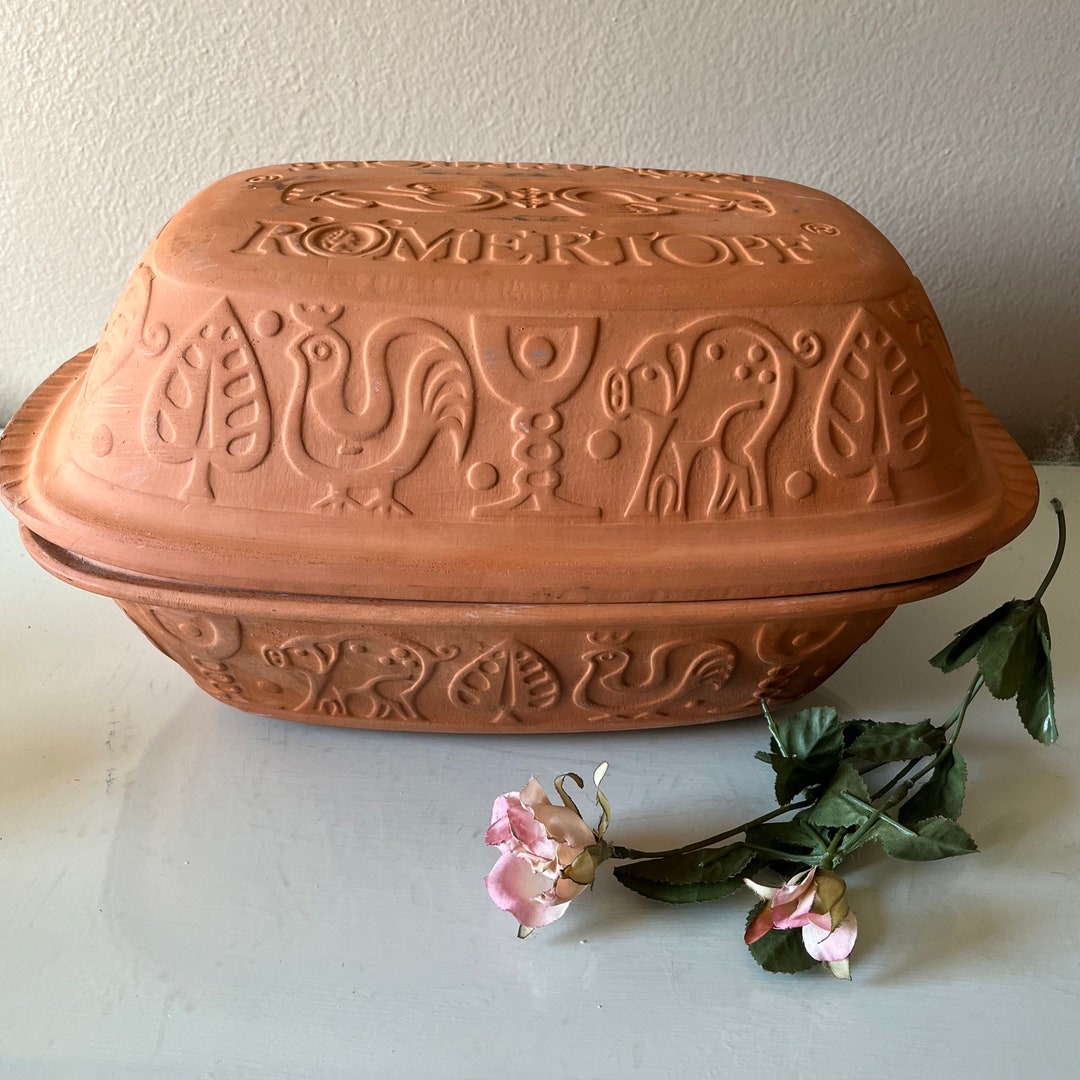 Large Romertopf Clay Baker, Roaster, Bread Baker / Romertopf With Animal Designs on Top and