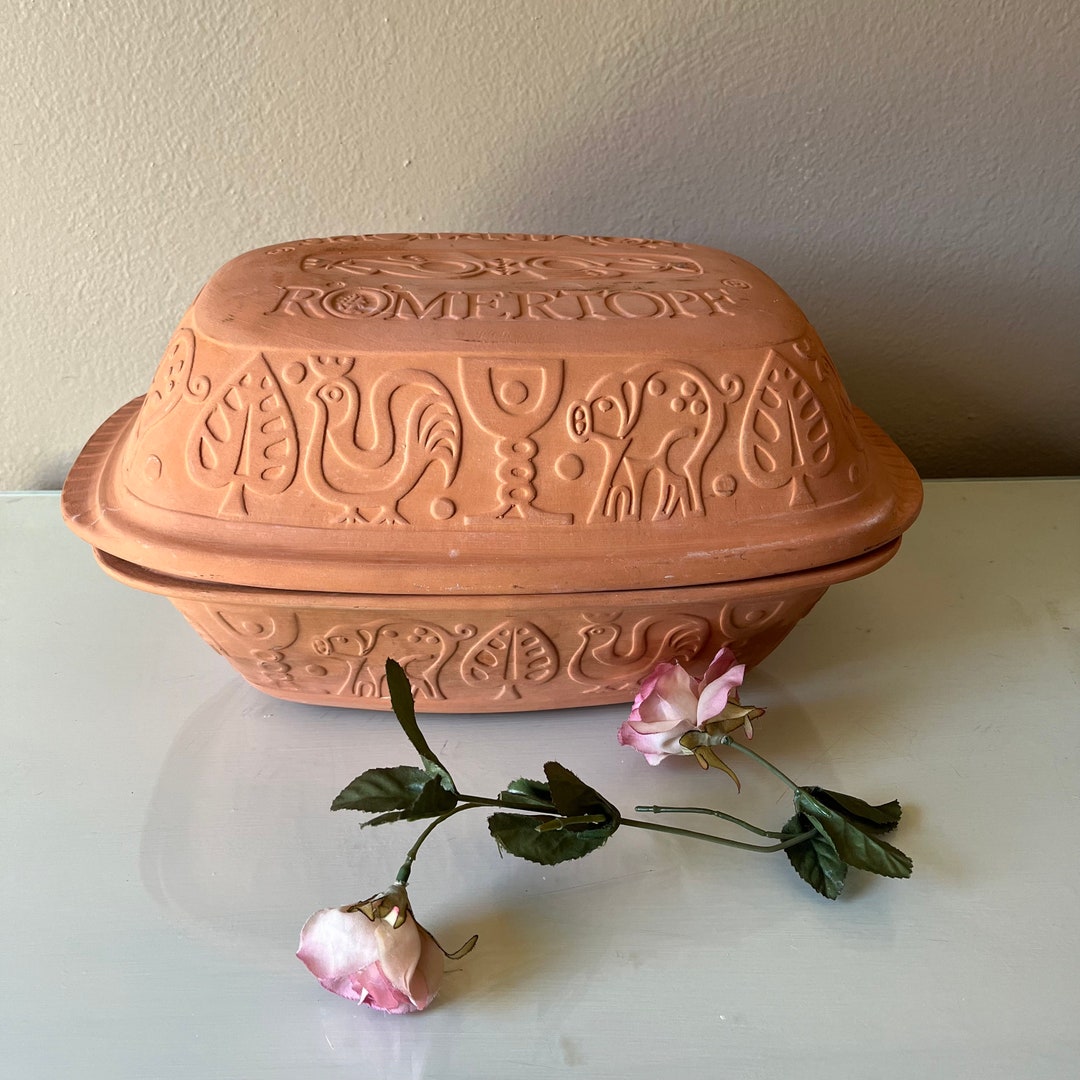 Large Romertopf Clay Baker, Roaster, Bread Baker / Romertopf With Animal Designs on Top and