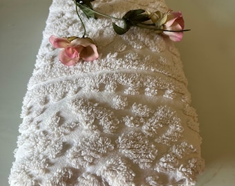 White cotton chenille pillow sham / vintage chenille / white pillow cover