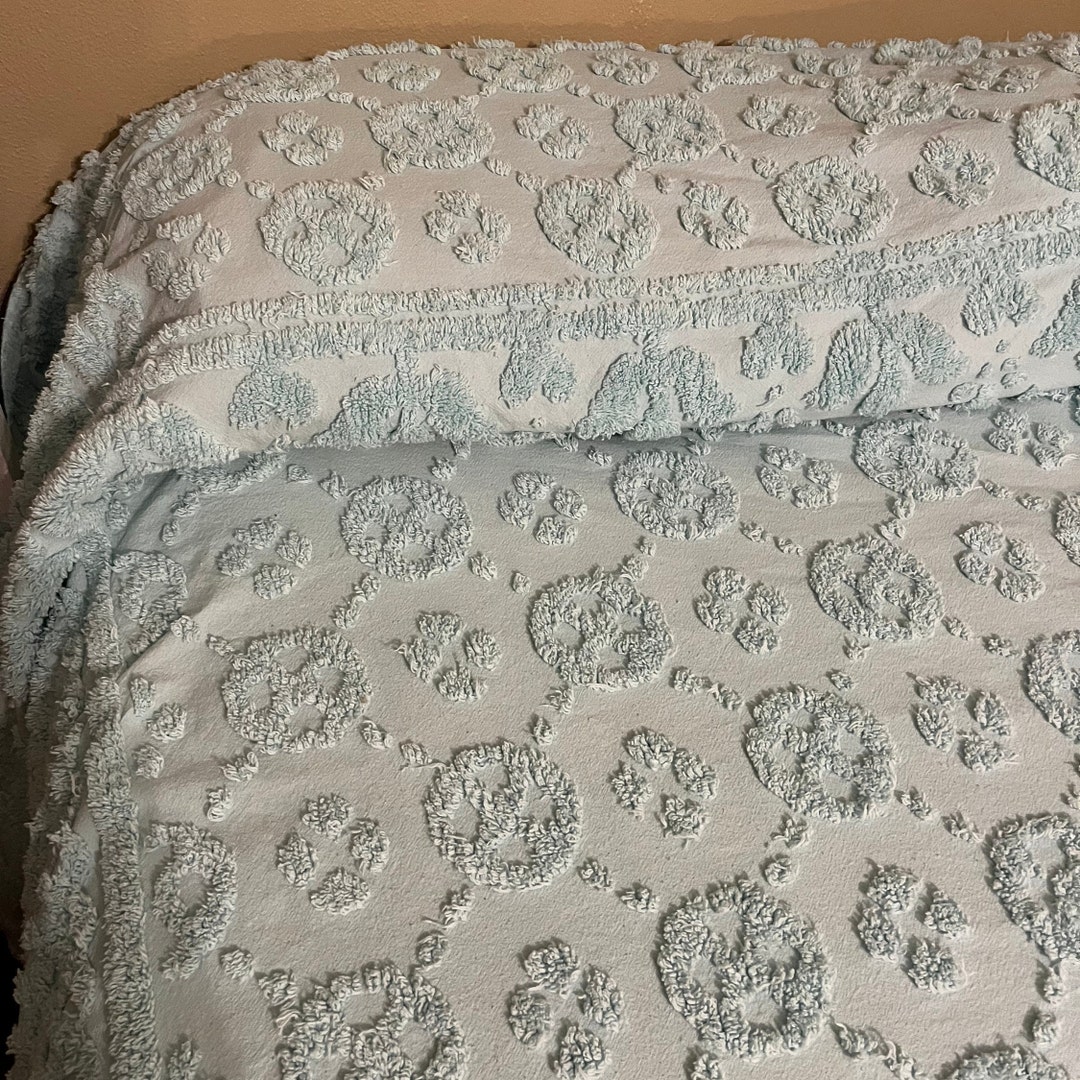 Queen Aqua Chenille Bedspread With 2 Pillow Shams / Blue Medallion