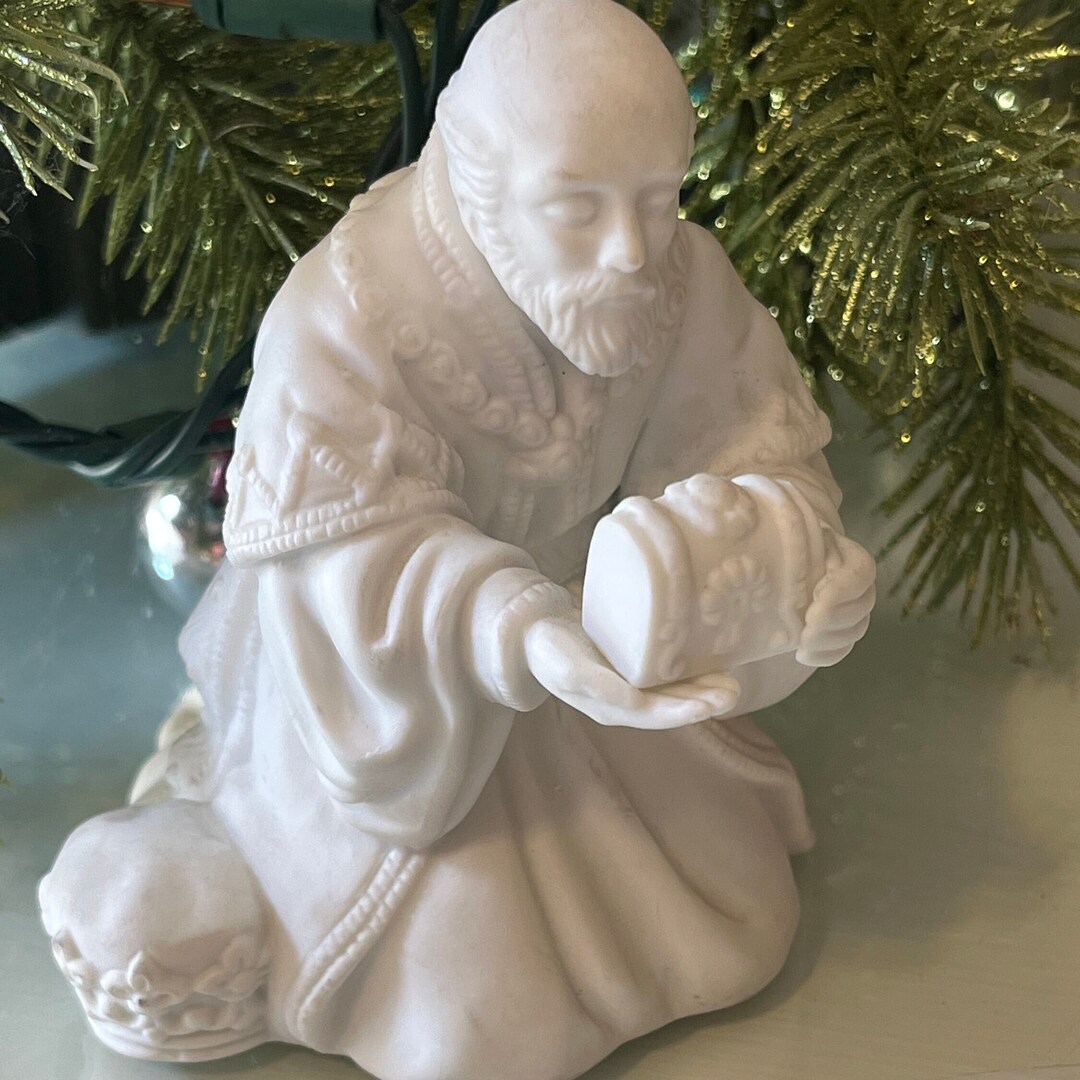 Avon Nativity Collectibles Used White Porcelain Ceramic Nativity