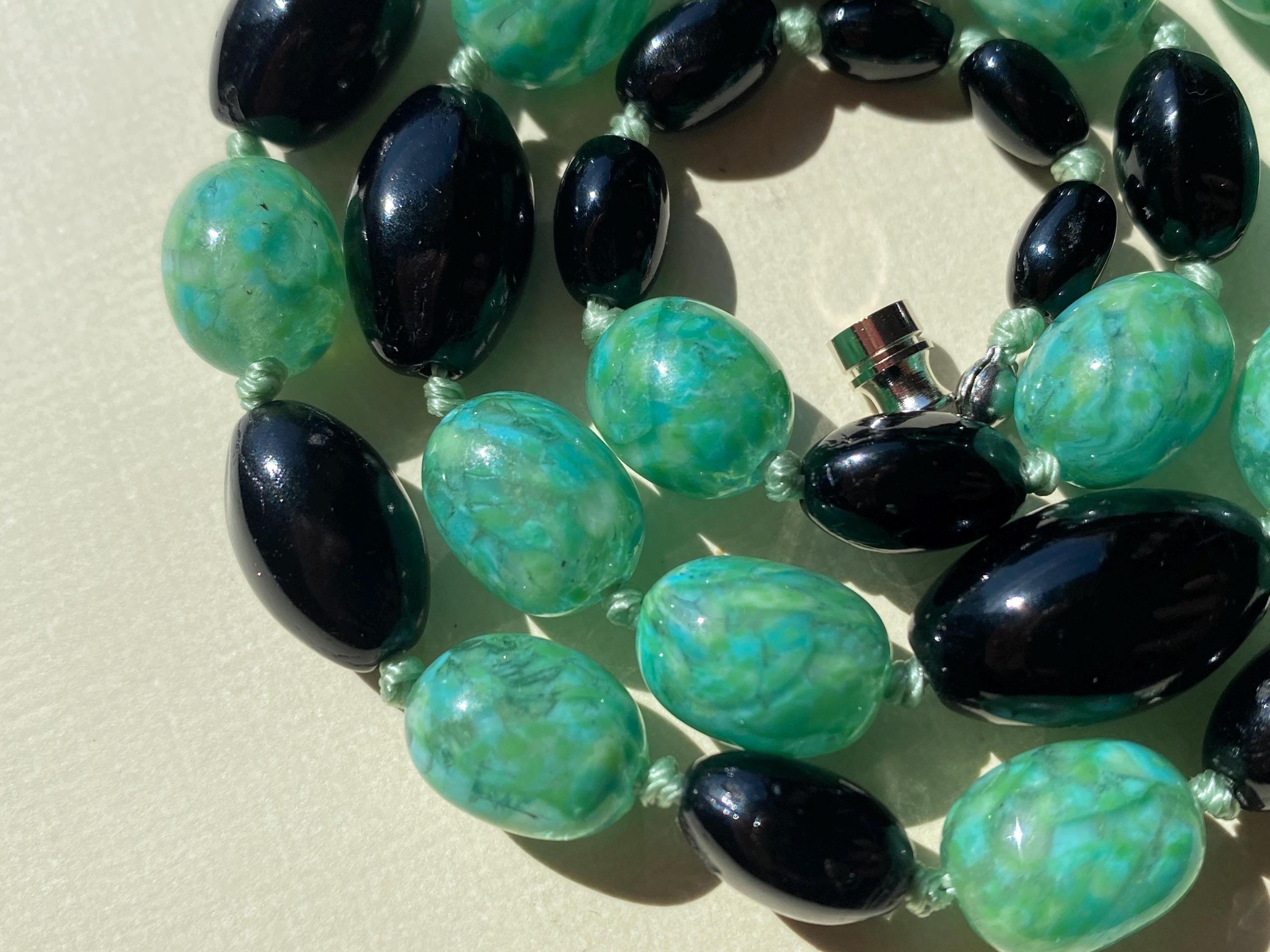 Collier Vintage En Perles De Pâte De Verre Vertes Et Noires - Bijou Ancien Unique, Occasion Parfait État