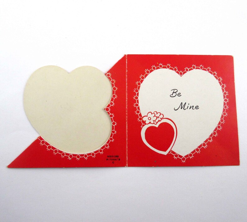 Tarjeta de San Valentín infantil vintage con linda chica con corona de reina de corazones de A-Meri-Card imagen 2