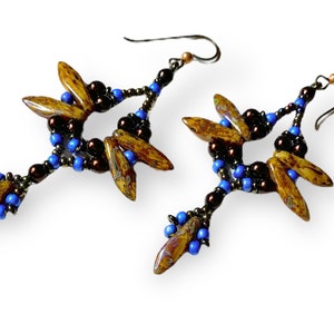 Full KIT & TUTORIAL Dragonfly Inspired Earrings by Hannah Rosner Designs. Seed beads and Czech glass. Beginner DIY project. Blue & Brown