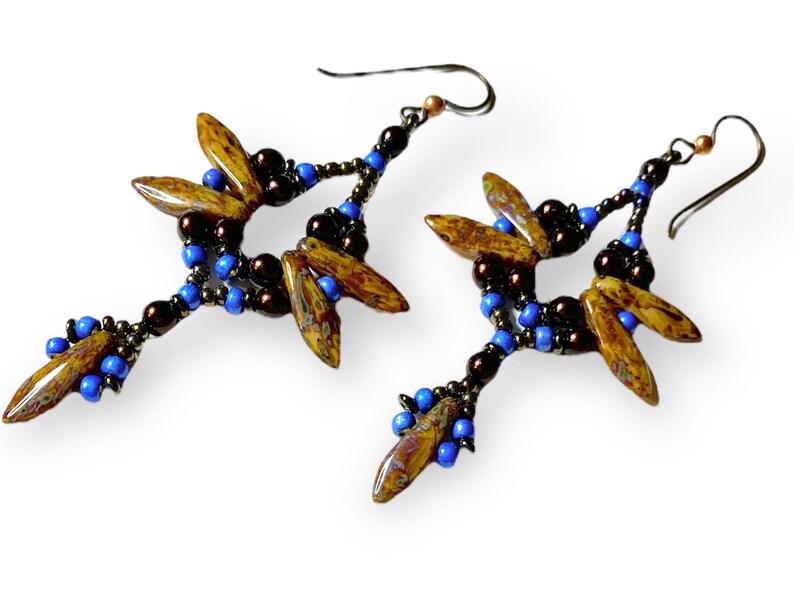 Full KIT & TUTORIAL Dragonfly Inspired Earrings by Hannah Rosner Designs. Seed beads and Czech glass. Beginner DIY project. Blue & Brown