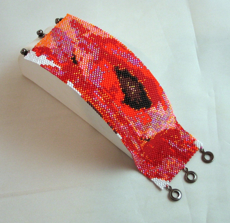 Georgia O'Keeffe Poppy Pattern Beaded Bracelet intermediate level peyote stitch tutorial instructions by Hannah Rosner Designs image 3