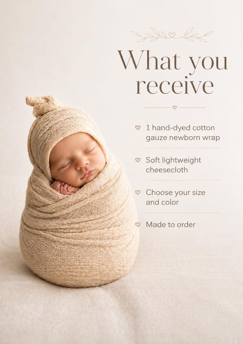 K&ouml;nnte beinhalten: Ein beigefarbenes Wickeltuch aus Baumwollgaze f&uuml;r Neugeborene mit passender Knotenm&uuml;tze. Der Text lautet: What you receive, 1 hand-dyed cotton gauze newborn wrap, Soft lightweight cheesecloth, Choose your size and color, Made to order. Texturierte Oberfl&auml;che.
