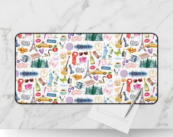 Tappetino da scrivania con motivo acquerelli e icone dell'epoca, regalo per amanti della musica, tappetino per mouse Taylor, decorazione carina per ufficio, icona dell'epoca, tappetino per mouse colorato, decorazione per stanza, regalo per fan della musica, copertina dell'album