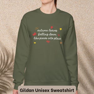 Sudadera con bordado de hojas de otoño cayendo, cómoda sudadera Taylor, sudadera All Too Well, sudadera con capucha, bordado de letras, regalo para amantes de la música imagen 4