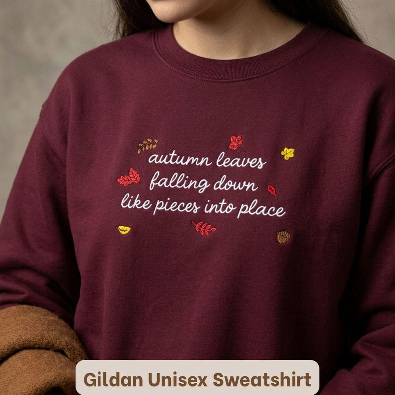 Sudadera con bordado de hojas de otoño cayendo, cómoda sudadera Taylor, sudadera All Too Well, sudadera con capucha, bordado de letras, regalo para amantes de la música imagen 1