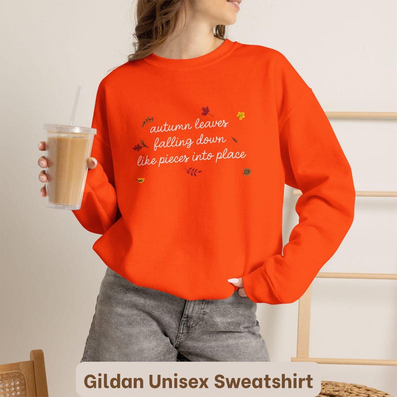 Sudadera con bordado de hojas de otoño cayendo, cómoda sudadera Taylor, sudadera All Too Well, sudadera con capucha, bordado de letras, regalo para amantes de la música imagen 7