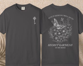 Maglietta "I Hate It Here" Regalo per amanti della musica Maglietta con scollo a V Secret Gardens Maglietta corta Taylor Maglietta Eras Ringer Maglietta con testo Maglietta grafica Comfort Colors