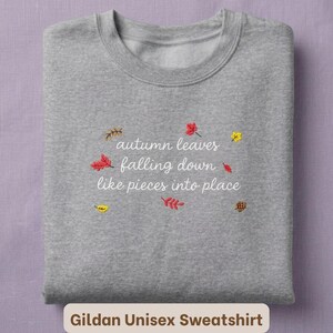 Sudadera con bordado de hojas de otoño cayendo, cómoda sudadera Taylor, sudadera All Too Well, sudadera con capucha, bordado de letras, regalo para amantes de la música imagen 3