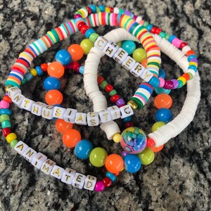 Regnbågsset stack neon stretch alfabet bokstavsleksak ljus godis Ooak popkonst 80-90-tals berlockarmband mode retro neonstjärna pärlor pastell