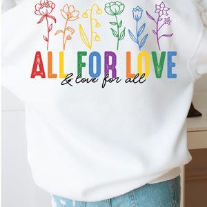 Puede incluir: Sudadera blanca con un dise&ntilde;o de arco&iacute;ris de flores y el texto "ALL FOR LOVE & love for all".