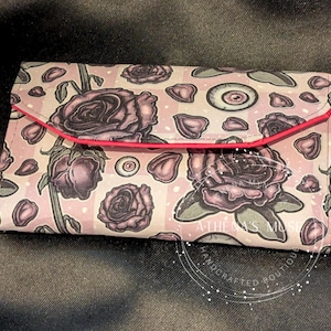 Tri-fold Wallet Anti-Love Conversation Hearts