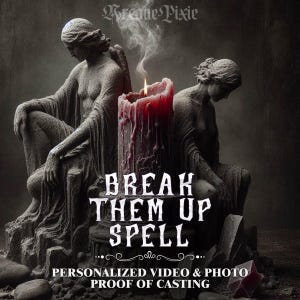 Könnte beinhalten: Dunkles Bild mit einer brennenden roten Kerze und dem Text "BREAK THEM UP SPELL". Zwei steinerne Statuen flankieren die Kerze. Die Worte "PERSONALIZED VIDEO & PHOTO PROOF OF CASTING" stehen unten. Mystisches Thema.