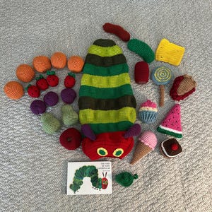 Ensemble de jouets au crochet Chenille très affamée avec livre