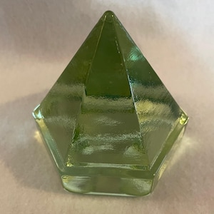 Ship&#39;s Prism Green - Light Reflecting Ships Prism - Nautical Decor Item - Man Cave Decor - Collectible Nautical Item - Green Glass Prism