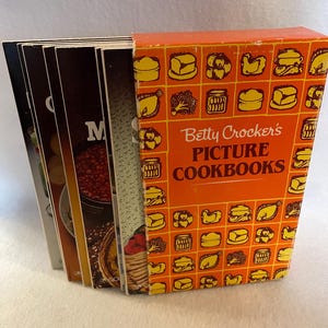 Betty Crocker Picture Cookbook Set - Eight Mini Betty Crocker Cookbooks - Boxed Set of Betty Crocker Cookbooks - Easy to Use Betty Crocker