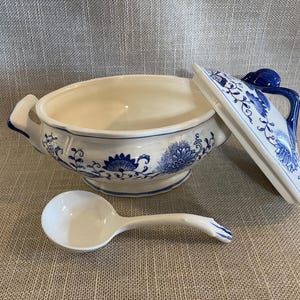 Three Piece Serving Set of Blue Onion Patterned Soup or Sauce Dish with Ladle, Blue Danube Patterned Sauce Dish with Lid And Ladle