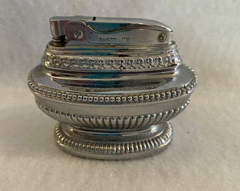 Vintage MCM Queen Anne Superlight Vintage Tabletop Lighter