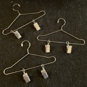 Buy painted-finish Mini Hang-Ups™ quilt hangers.